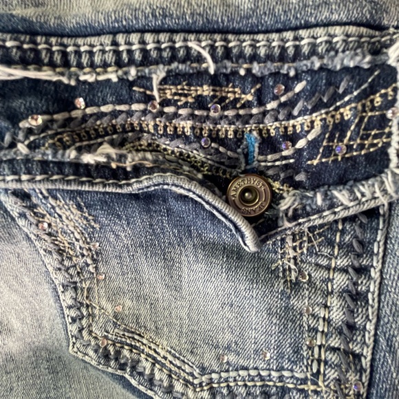 Amethyst capris Jeans ~ Size 14, distressed, rolled leg hem - Picture 11 of 14